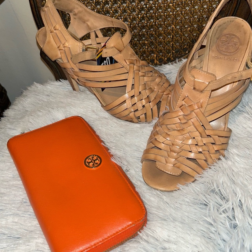 Bundle Tory Burch heels & orange wallet